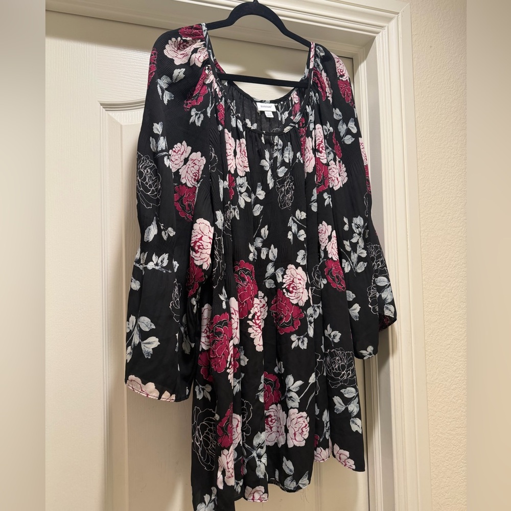 Avenue Black and White Floral Top